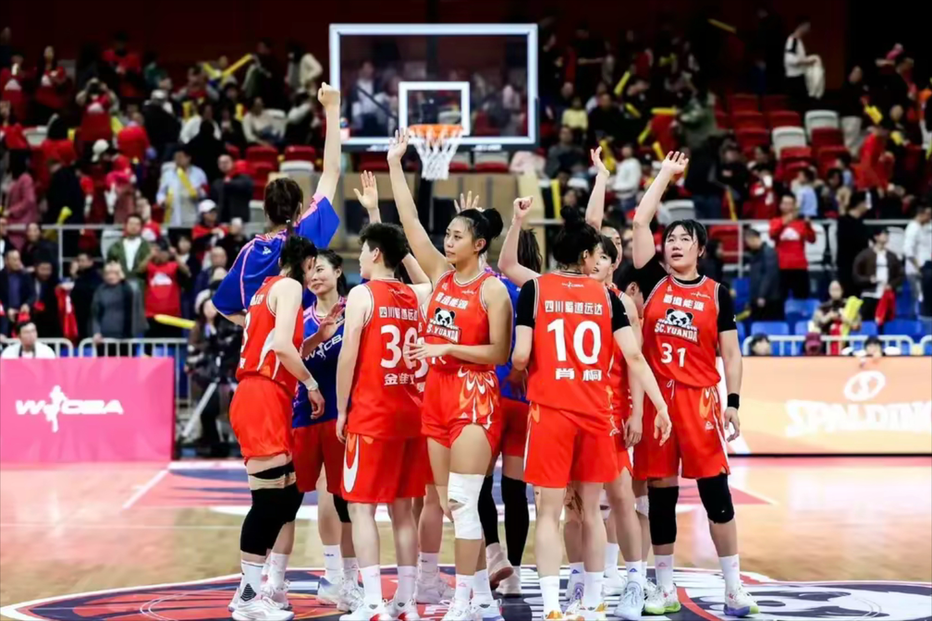 字母哥与90激战曼联分钟，比赛规则变更胜负难料！，德罗巴焦点对战引发球迷热议